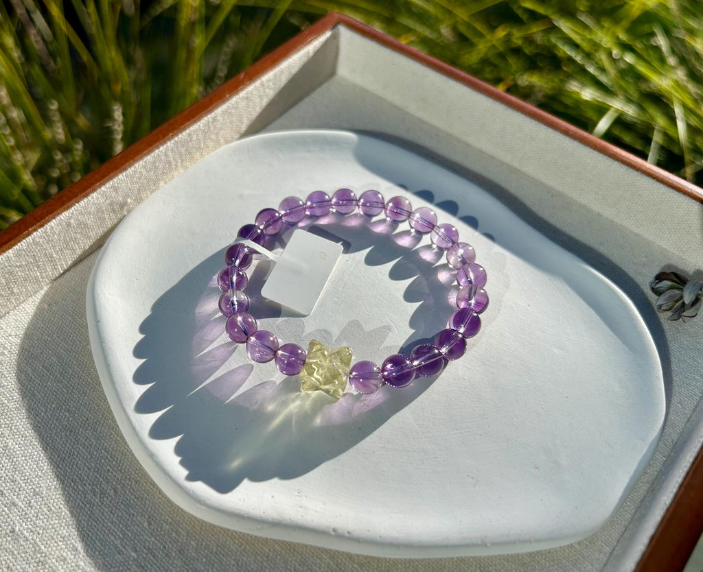 Super clean Amethyst beads bracelet featuring a high quality Libyan bead, fits up to 16.7cm wrist (26-140)