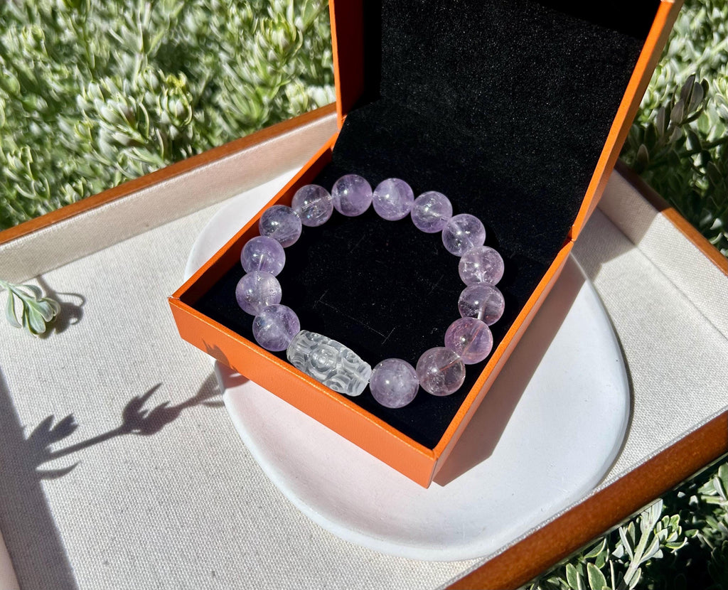 Chunky amethyst round beads bracelet (13.5mm+), featuring a clear Quartz Carved Dzi Bead. Fits wrists up to 17 cm. (26-134)