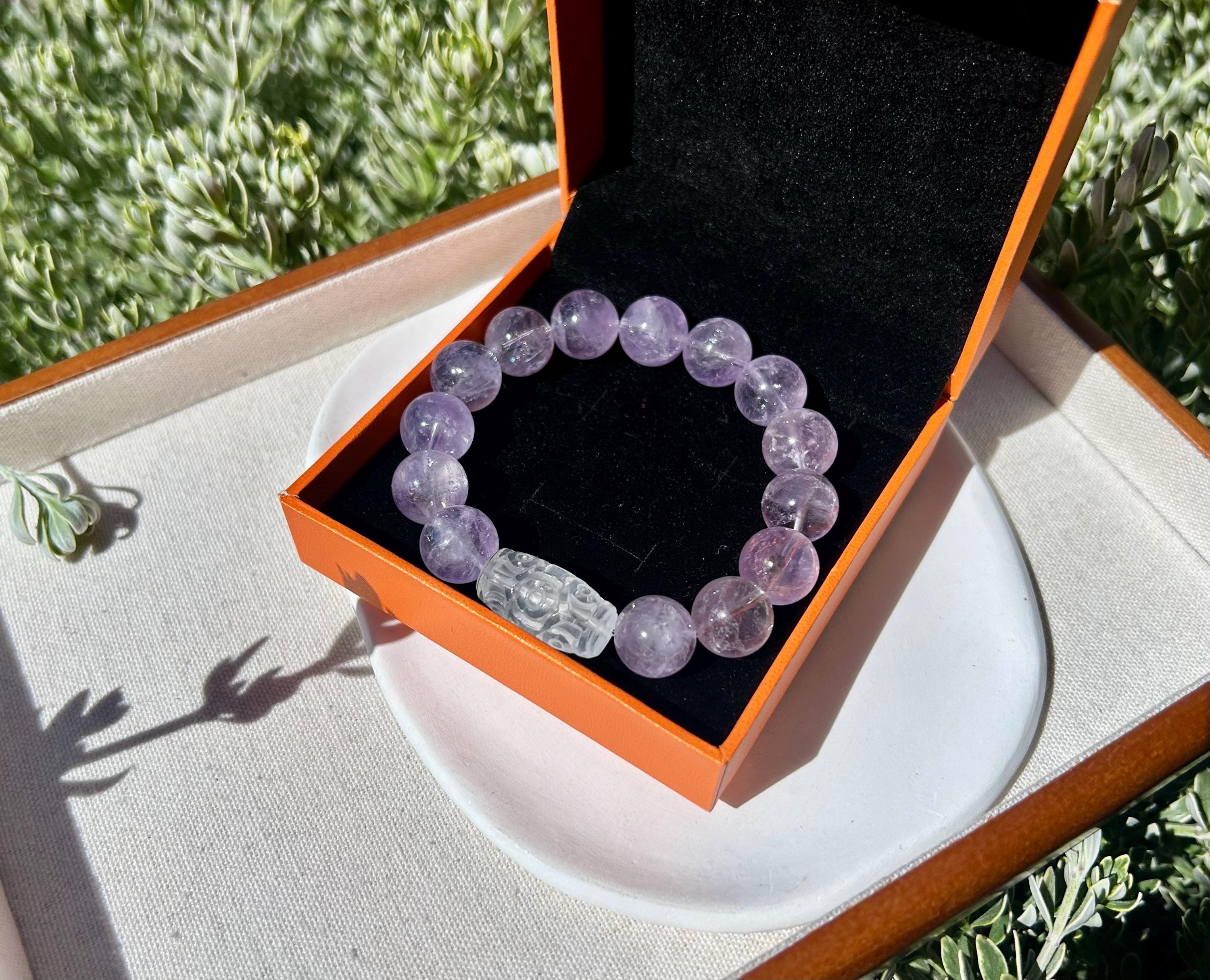 Chunky amethyst round beads bracelet (13.5mm+), featuring a clear Quartz Carved Dzi Bead. Fits wrists up to 17 cm. (26-134)