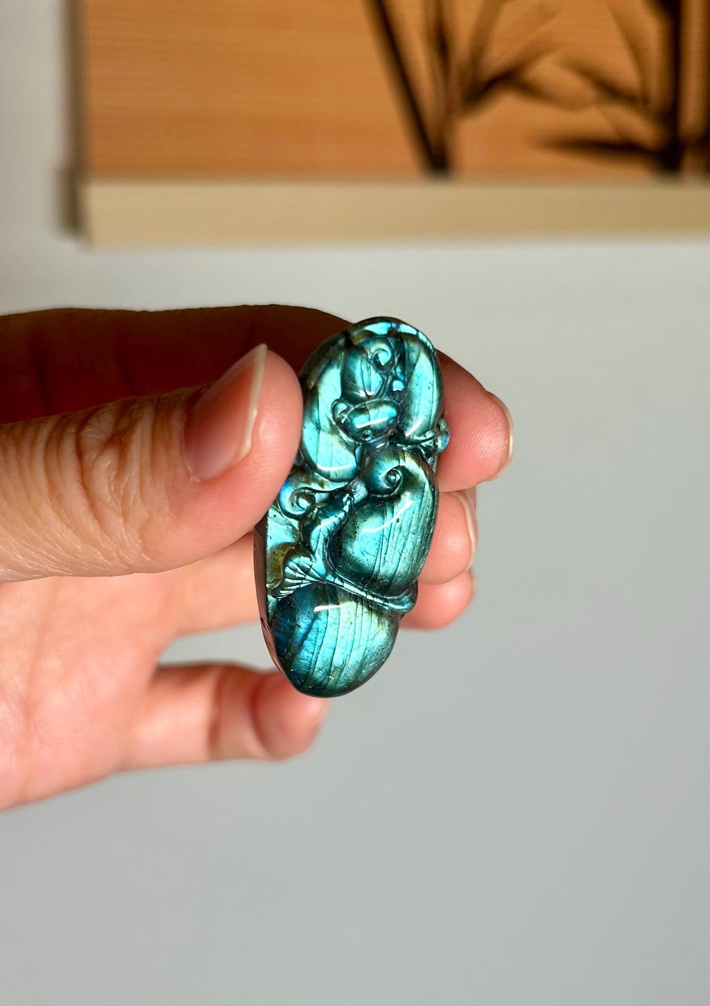 High quality labradorite Pendant, Fire Flashy Labradorite Hand Carved Gemstone Pendant  (26-125)