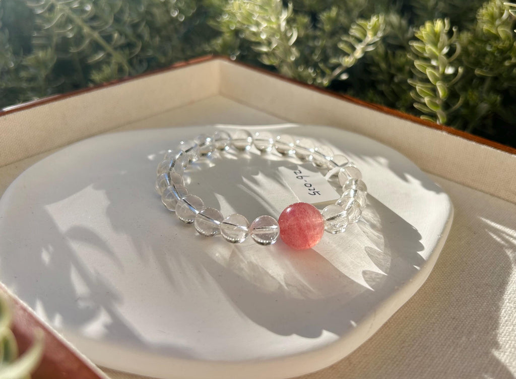 High Quality Clear quartz beads with 1 big strawberry quartz bead crystal bracelet, 8mm+ beads, fits up to 17cm wrist (26-025)