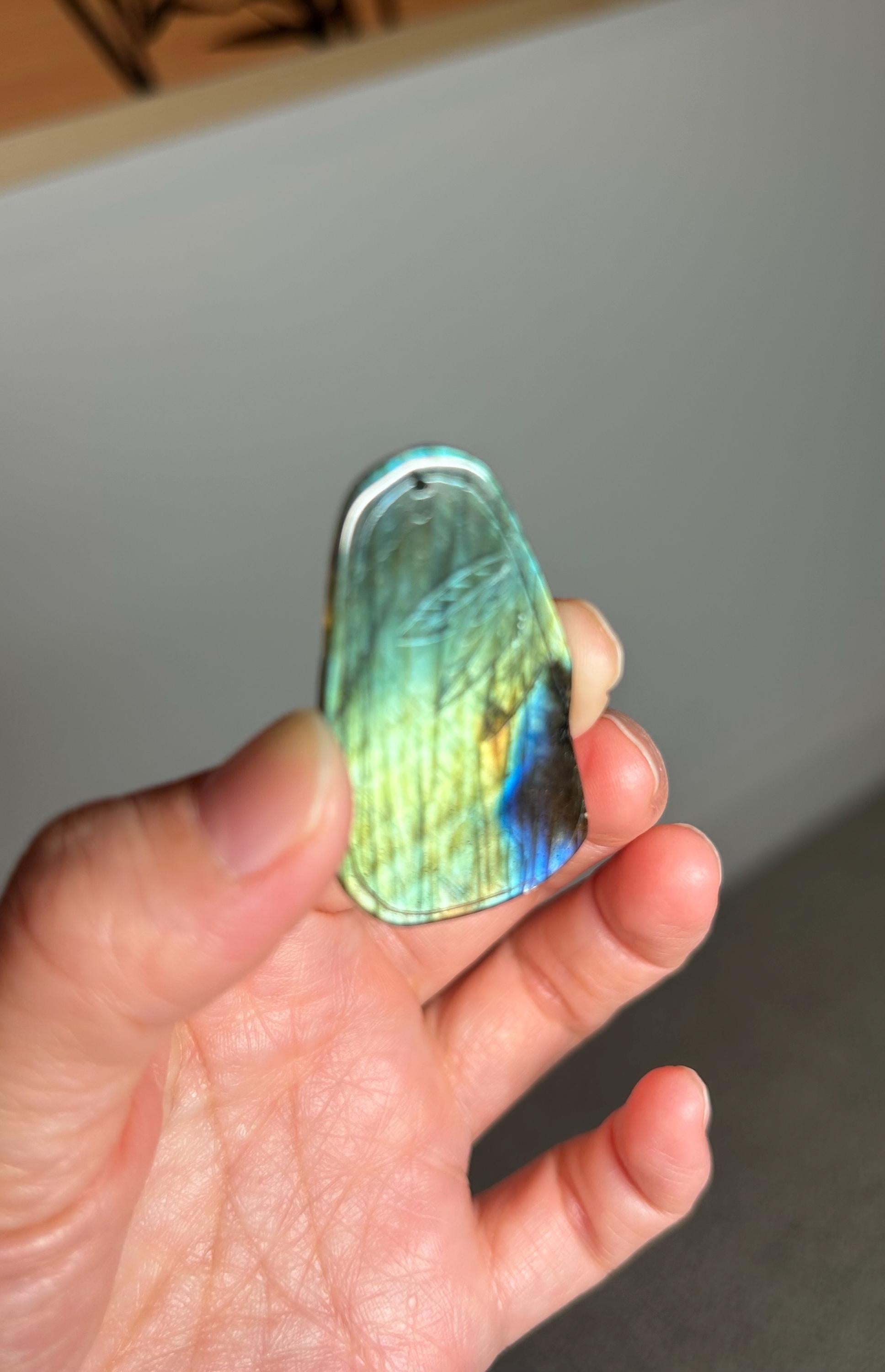 High quality labradorite Pendant, Fire Flashy Labradorite Hand Carved Gemstone Pendant  (26-124)