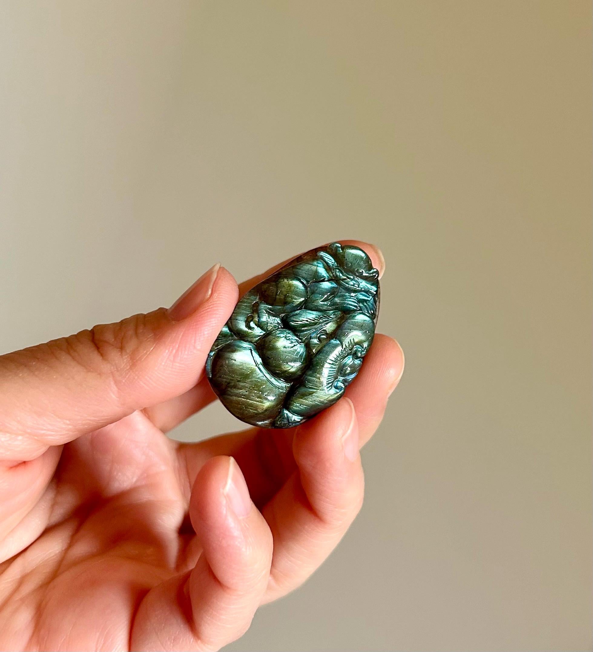 High quality labradorite Pendant, Fire Flashy Labradorite Hand Carved Gemstone Pendant  (26-121)