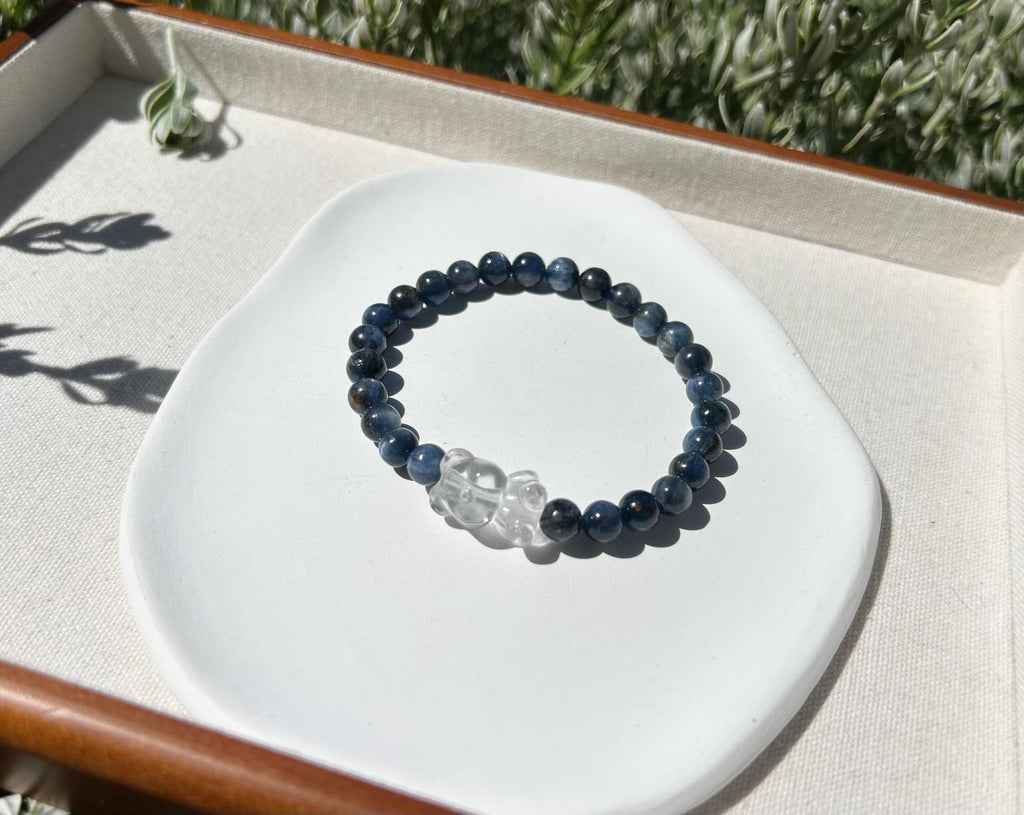 Blue Kyanite Bracelet featuring a carved clear quartz bear, Genuine Green Kyanite, Healing Stone (26-135)