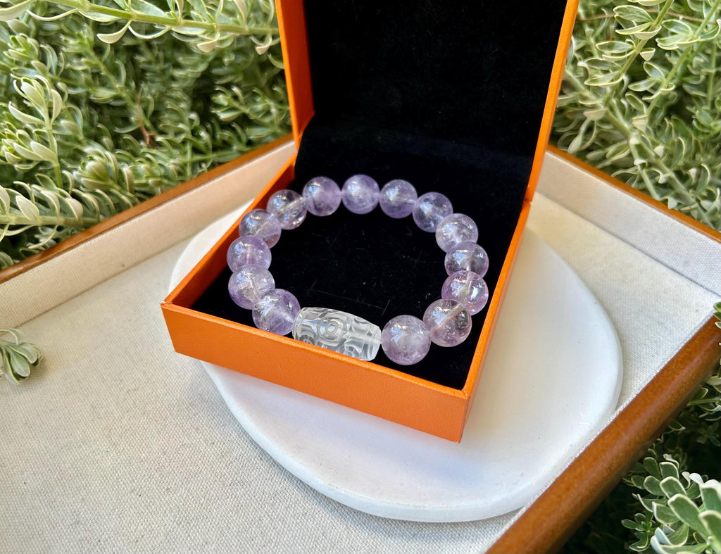 Chunky amethyst round beads bracelet (13.5mm+), featuring a clear Quartz Carved Dzi Bead. Fits wrists up to 17 cm. (26-134)