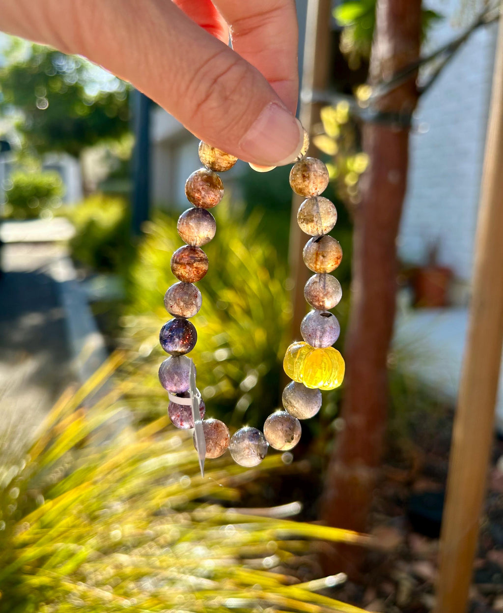Sunstone iolite with Blood-Like Inclusions 10mm beads bracelet, featuring a tree wax carved squash, Fits up to 16.2cm wrist (26-149)