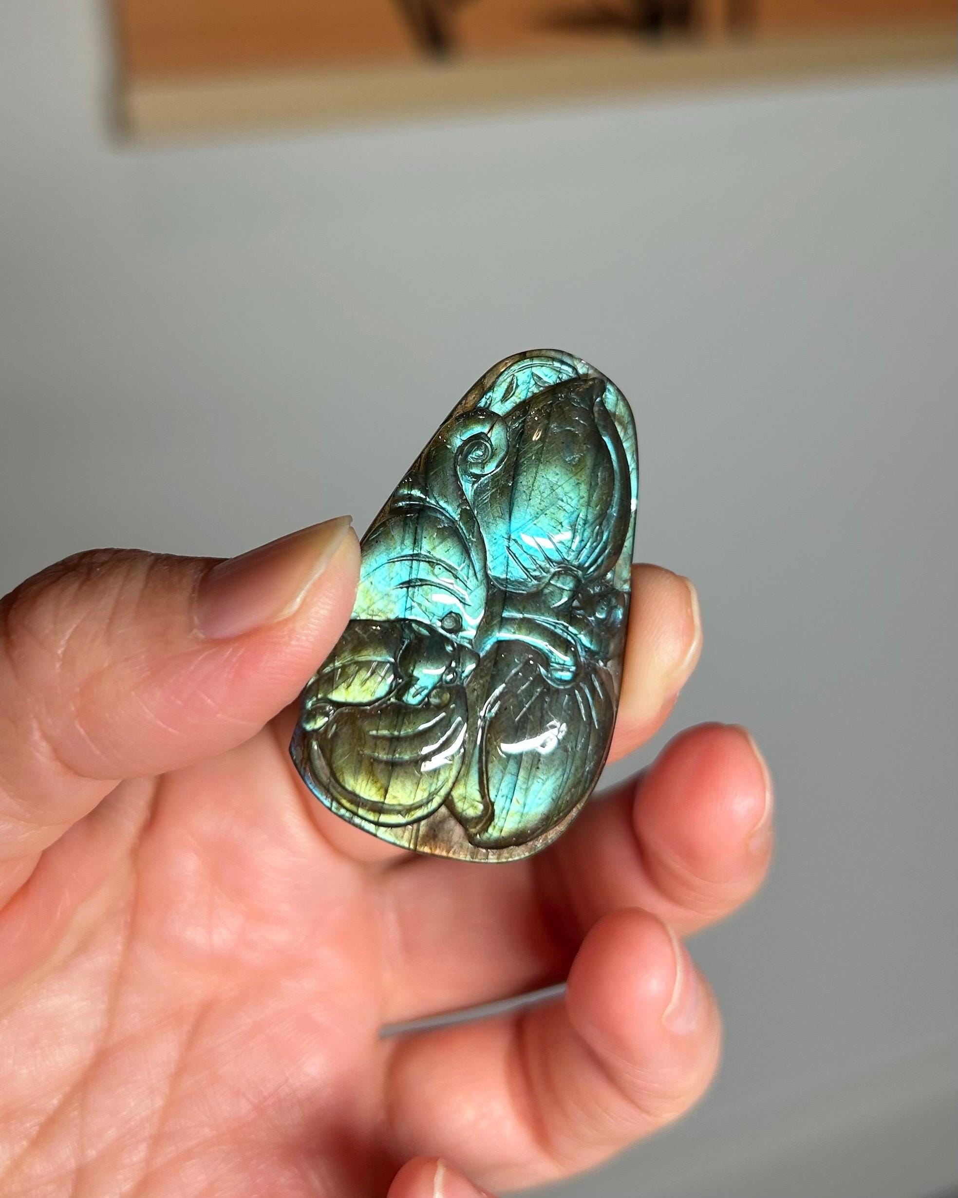 High quality labradorite Pendant, Fire Flashy Labradorite Hand Carved Gemstone Pendant  (26-124)