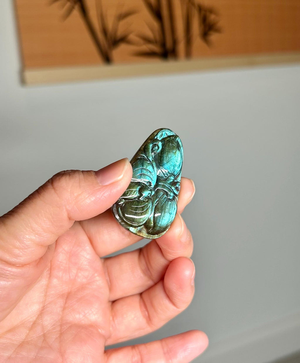 High quality labradorite Pendant, Fire Flashy Labradorite Hand Carved Gemstone Pendant  (26-124)