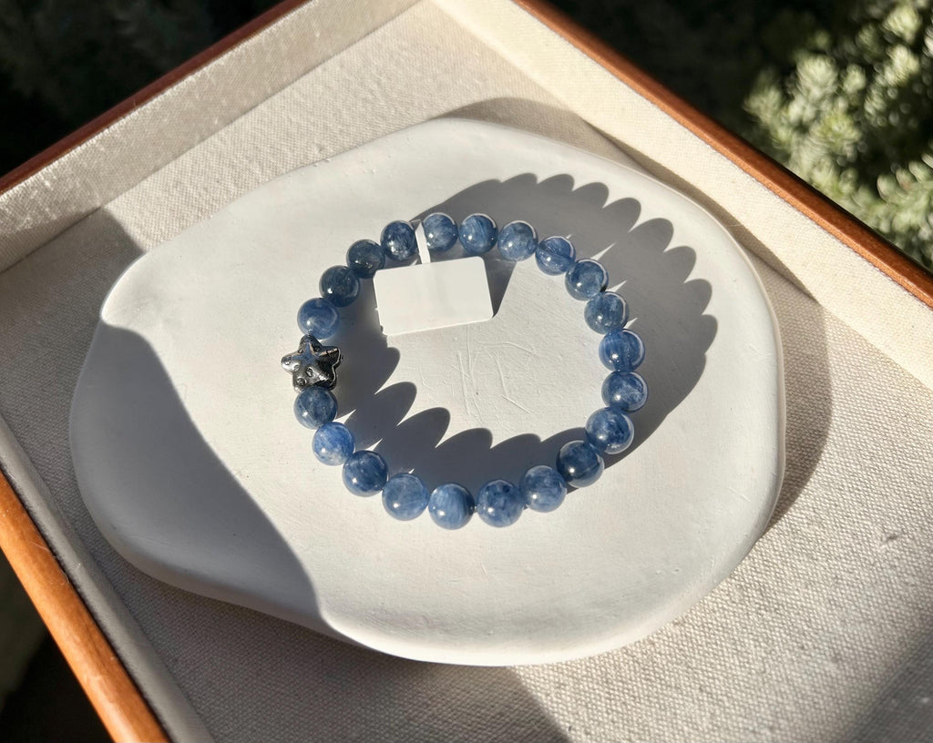 Genuine Blue Kyanite Healing Stone beads bracelet with silver sea star bead, fits up to 17cm wrist (26-029)