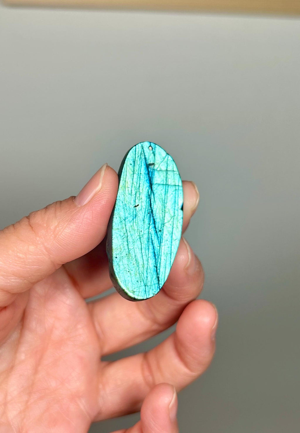 High quality labradorite Pendant, Fire Flashy Labradorite Hand Carved Gemstone Pendant  (26-125)