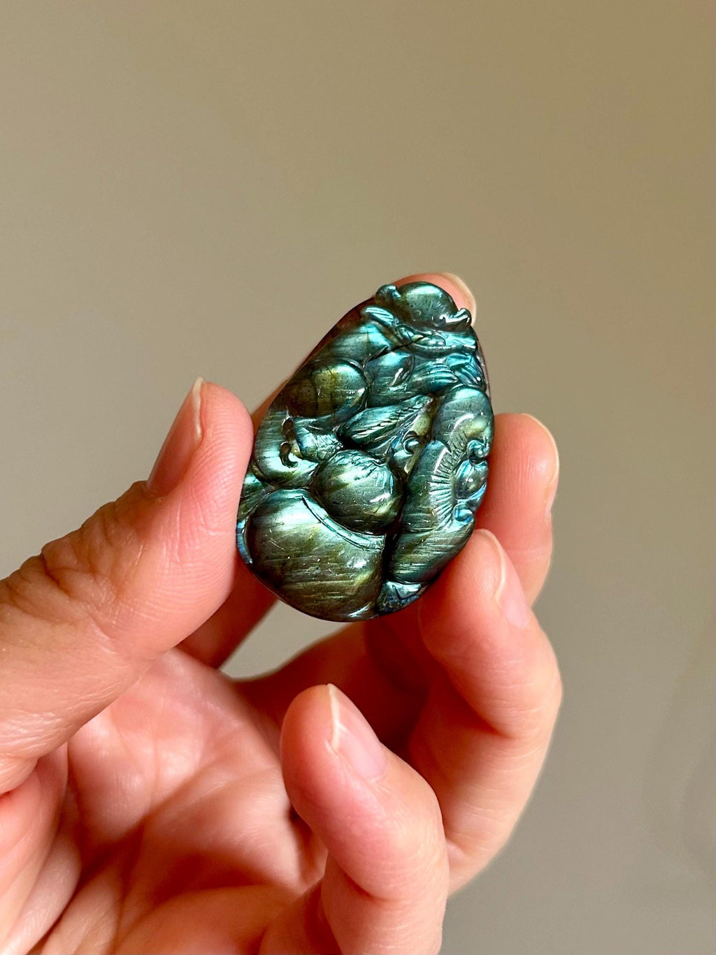 High quality labradorite Pendant, Fire Flashy Labradorite Hand Carved Gemstone Pendant  (26-121)
