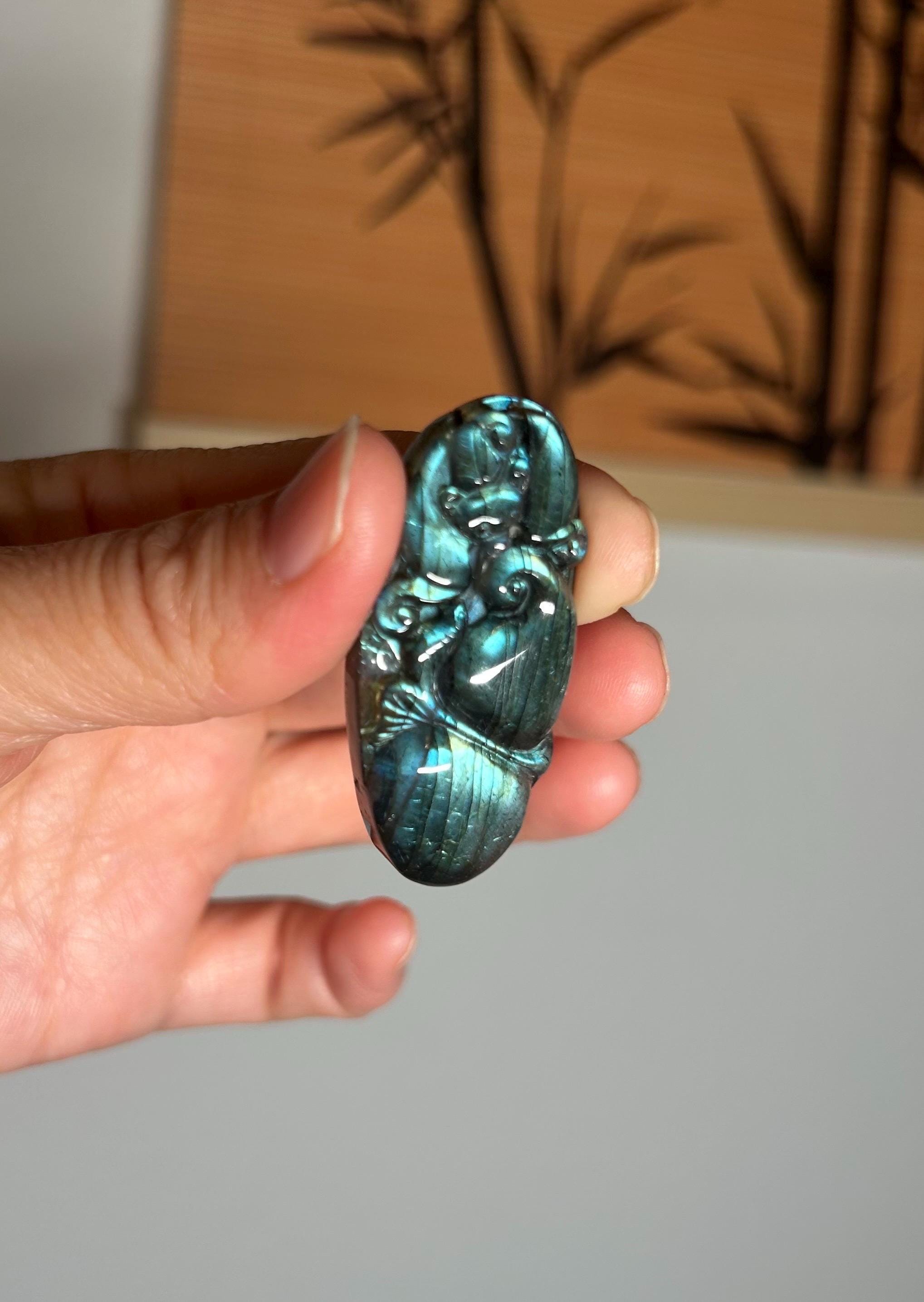 High quality labradorite Pendant, Fire Flashy Labradorite Hand Carved Gemstone Pendant  (26-125)