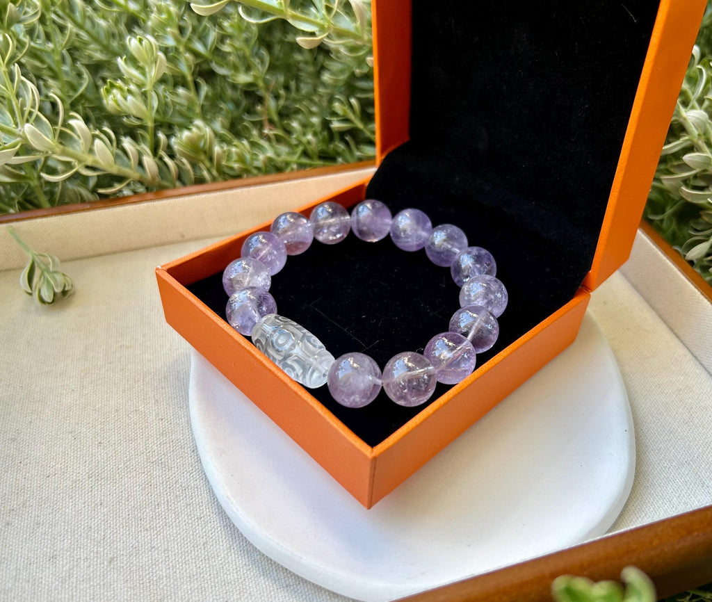 Chunky amethyst round beads bracelet (13.5mm+), featuring a clear Quartz Carved Dzi Bead. Fits wrists up to 17 cm. (26-134)