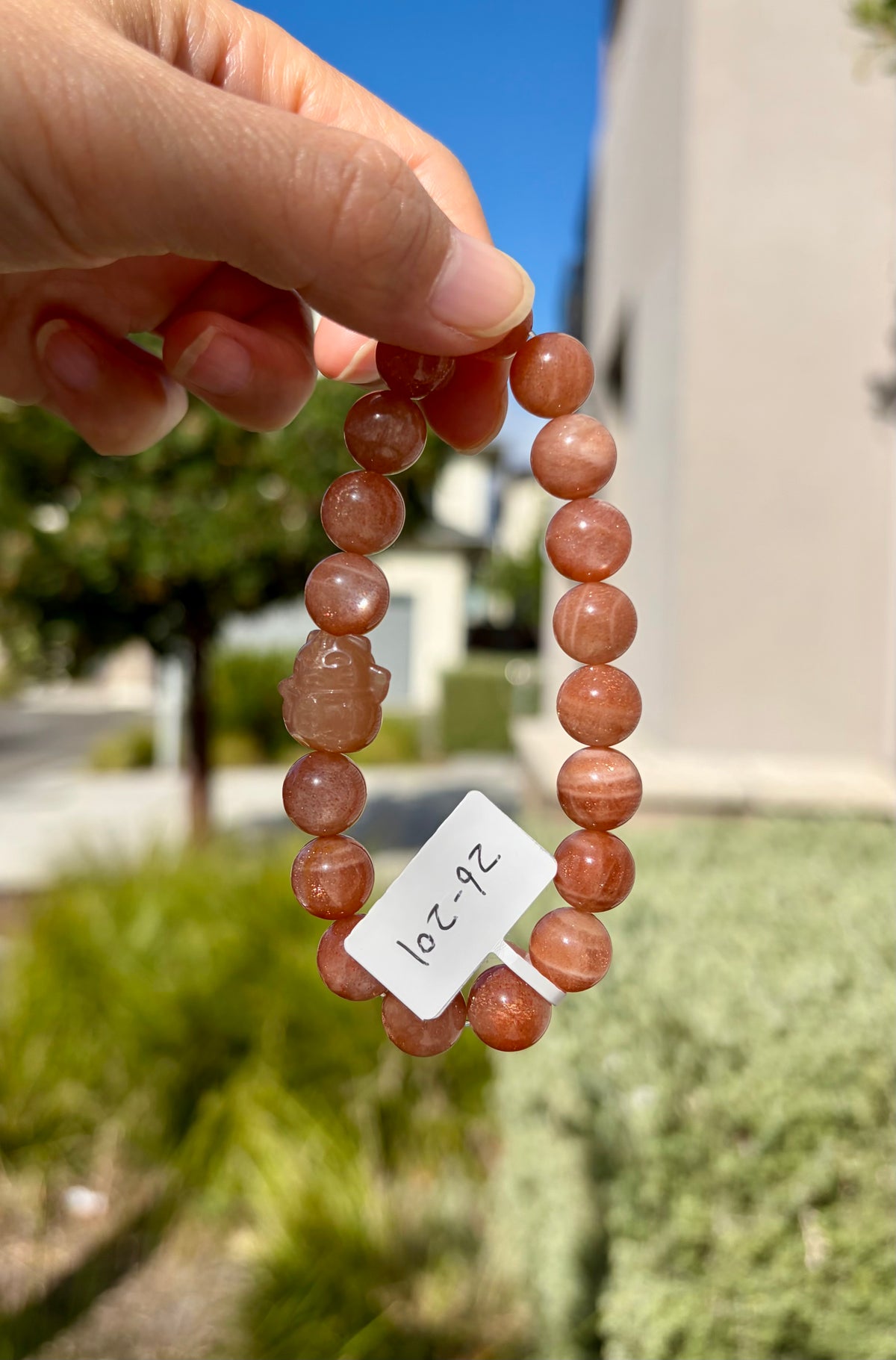Nature Sunstone round beads bracelet featuring a carving cat, 10mm beads (26-201)