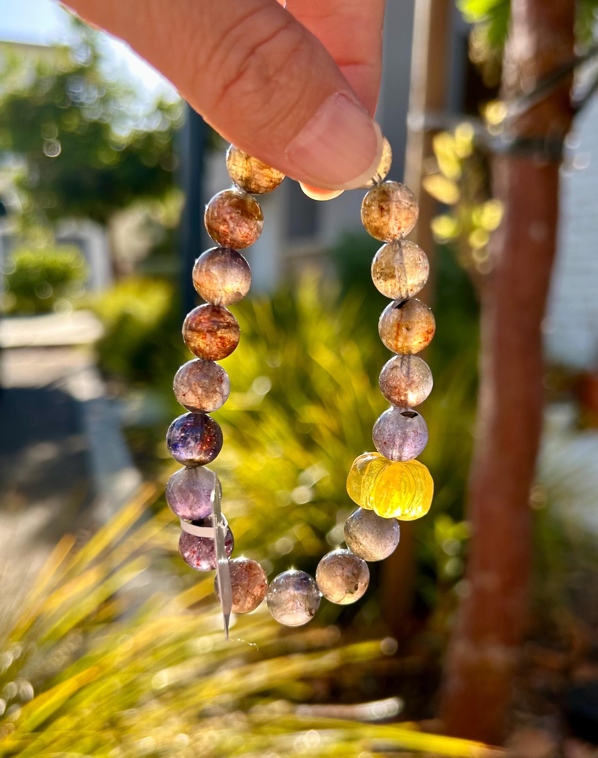 Sunstone iolite with Blood-Like Inclusions 10mm beads bracelet, featuring a tree wax carved squash, Fits up to 16.2cm wrist (26-149)