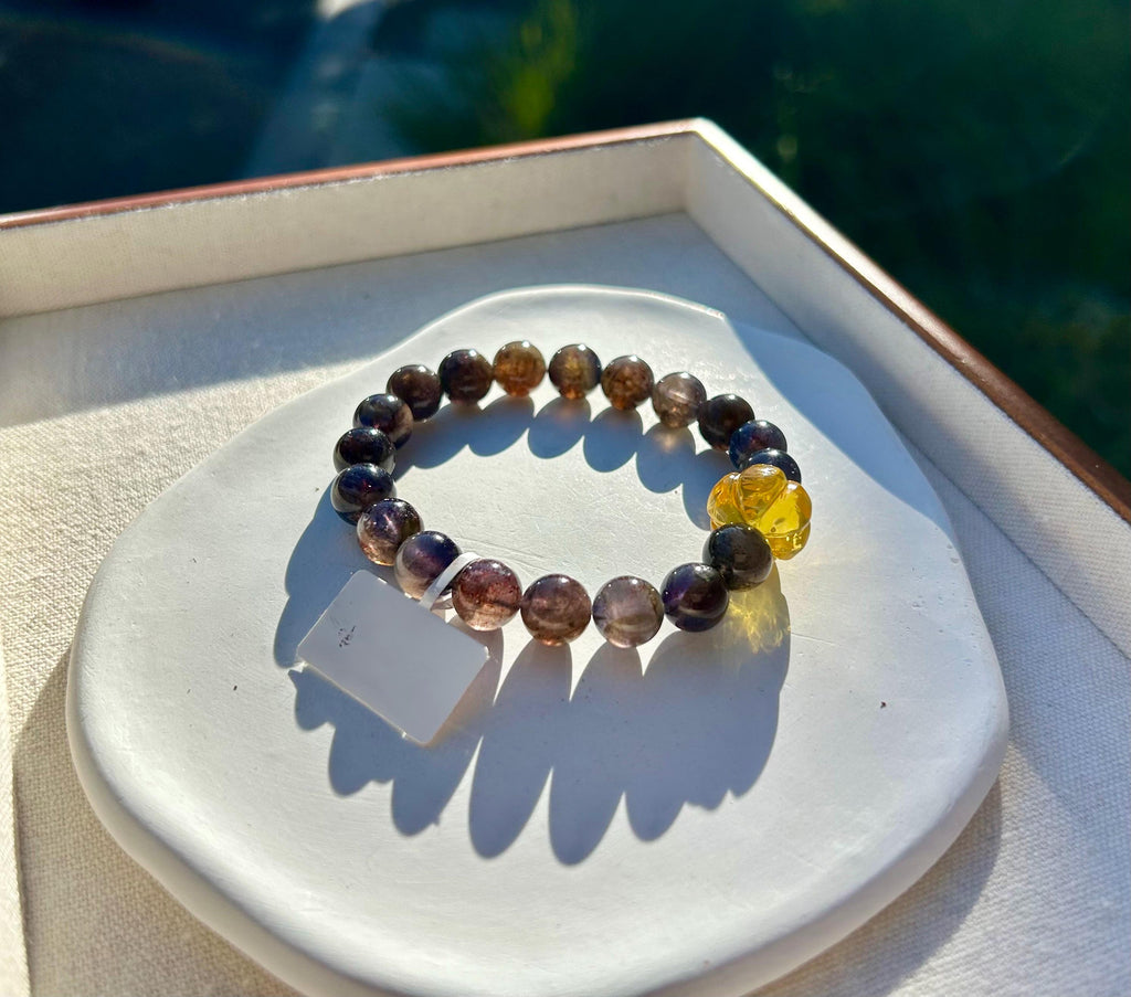 Sunstone iolite with Blood-Like Inclusions 10mm beads bracelet, featuring a tree wax carved squash, Fits up to 16.2cm wrist (26-149)