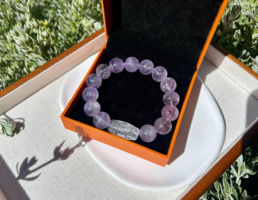 Chunky amethyst round beads bracelet (13.5mm+), featuring a clear Quartz Carved Dzi Bead. Fits wrists up to 17 cm. (26-134)