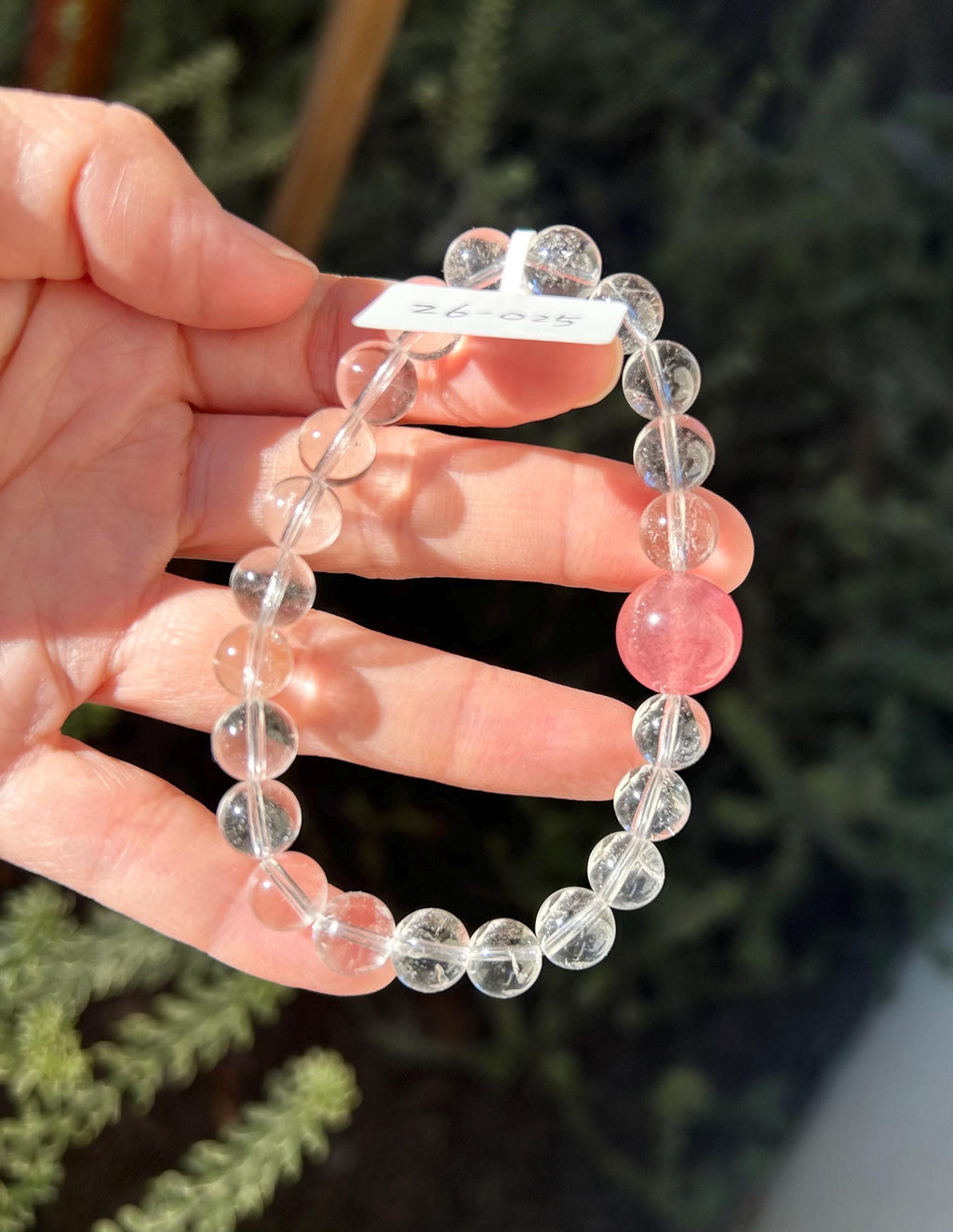 High Quality Clear quartz beads with 1 big strawberry quartz bead crystal bracelet, 8mm+ beads, fits up to 17cm wrist (26-025)