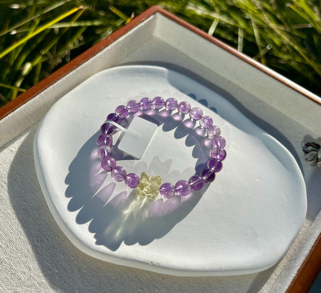 Super clean Amethyst beads bracelet featuring a high quality Libyan bead, fits up to 16.7cm wrist (26-140)