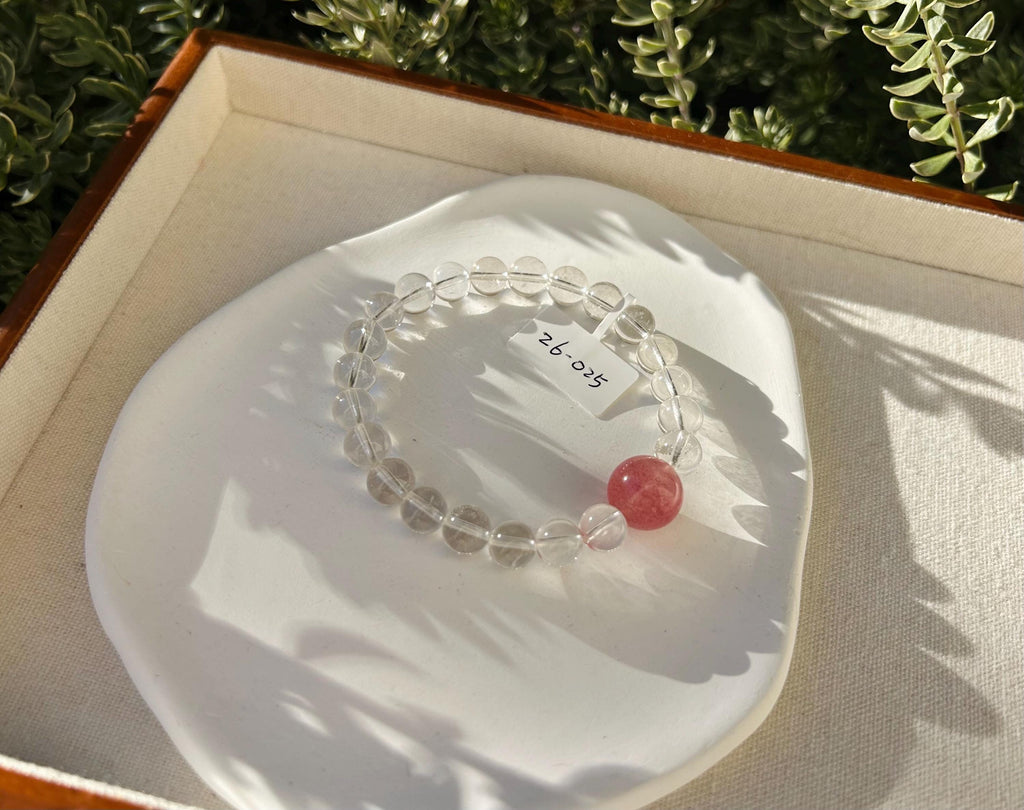 High Quality Clear quartz beads with 1 big strawberry quartz bead crystal bracelet, 8mm+ beads, fits up to 17cm wrist (26-025)