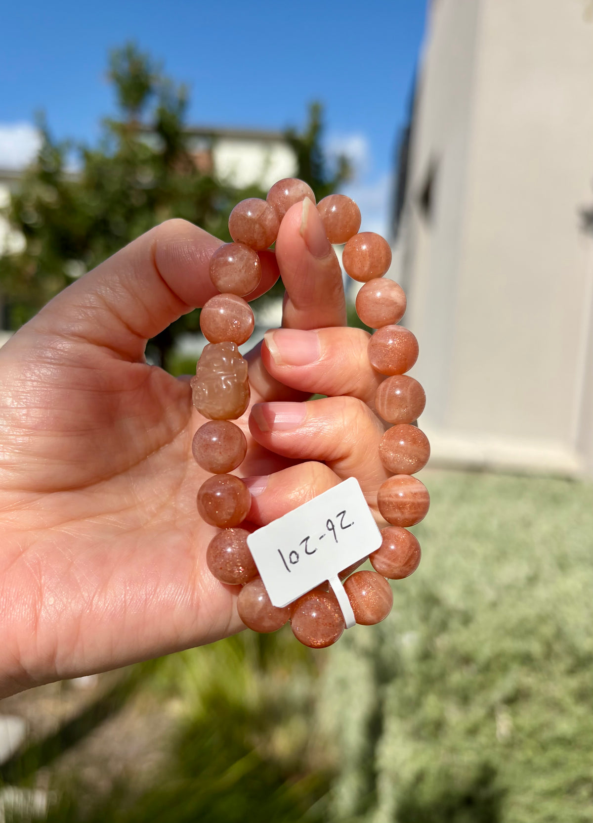 Nature Sunstone round beads bracelet featuring a carving cat, 10mm beads (26-201)