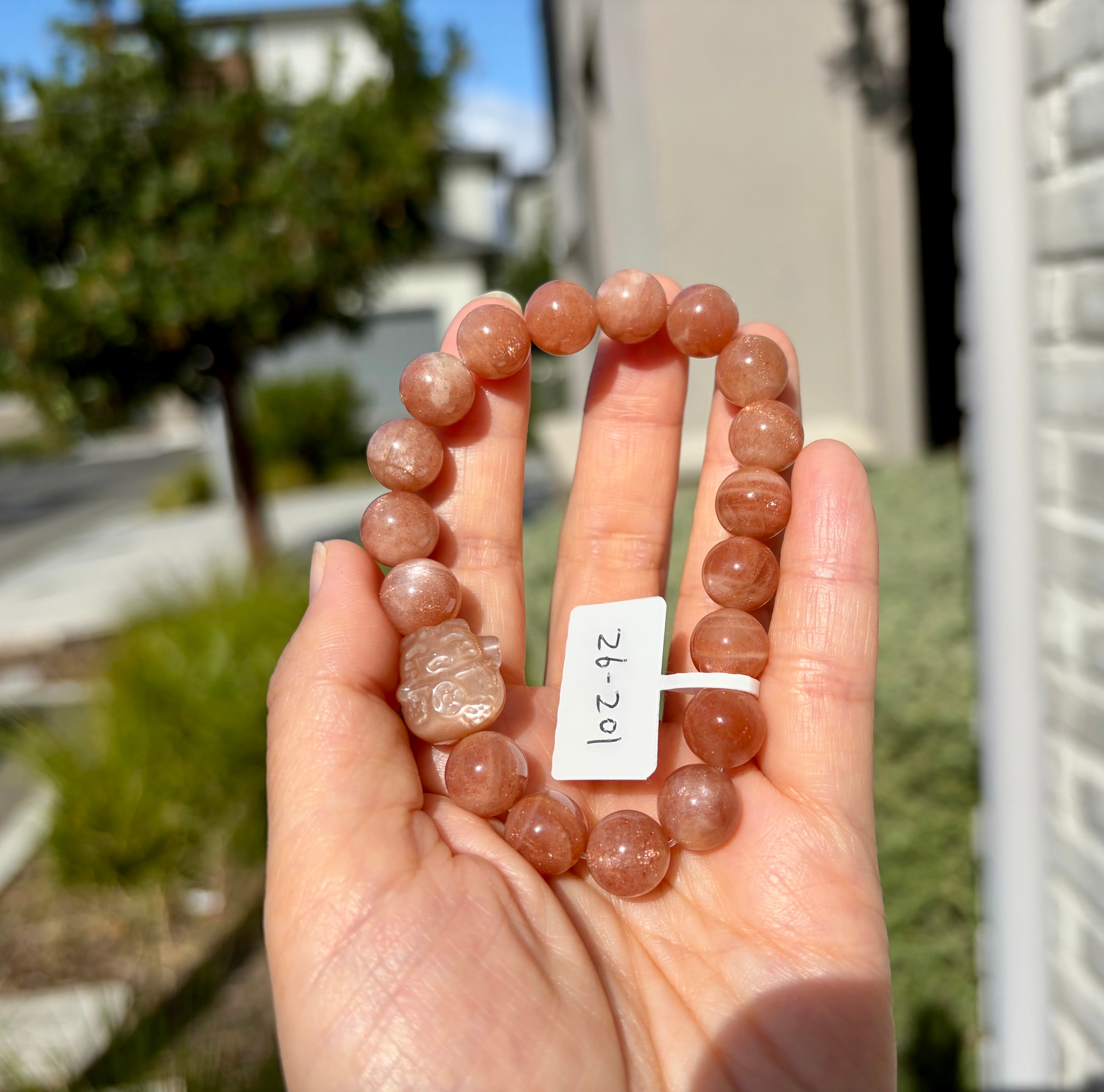 Nature Sunstone round beads bracelet featuring a carving cat, 10mm beads (26-201)