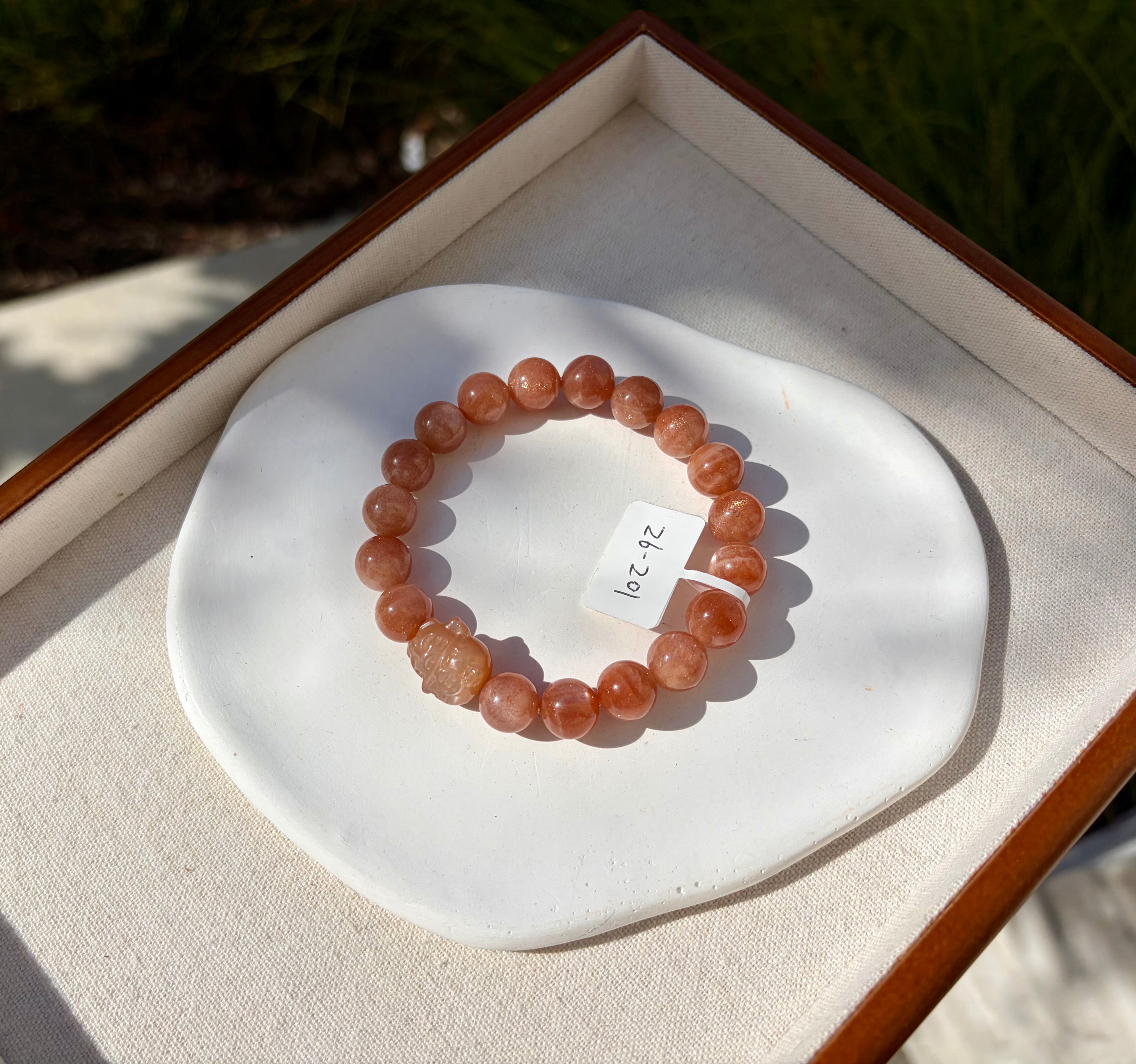 Nature Sunstone round beads bracelet featuring a carving cat, 10mm beads (26-201)