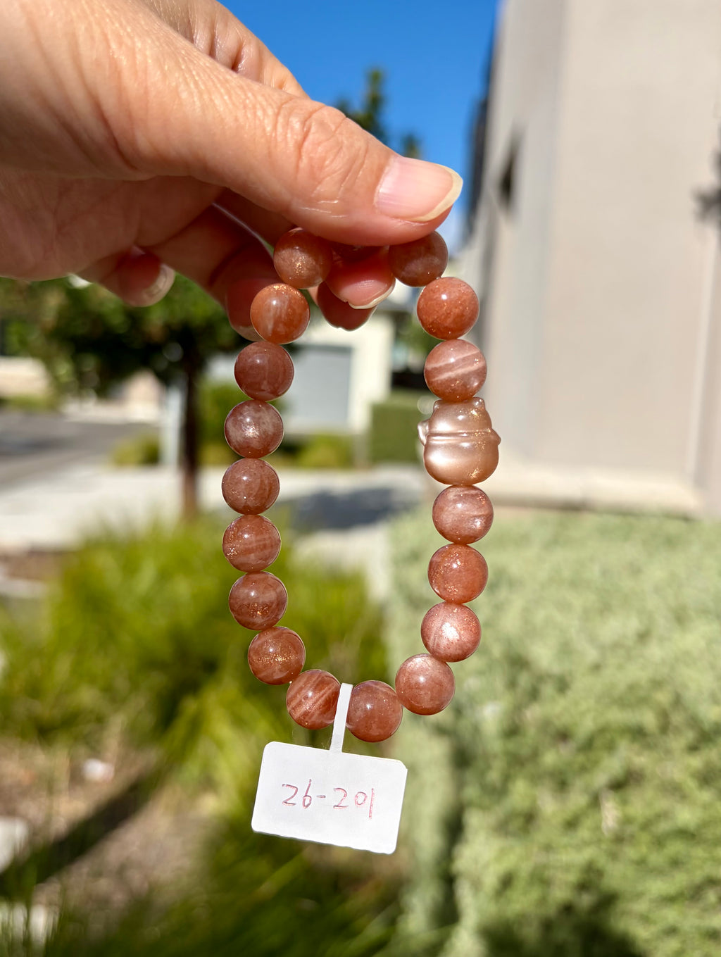 Nature Sunstone round beads bracelet featuring a carving cat, 10mm beads (26-201)