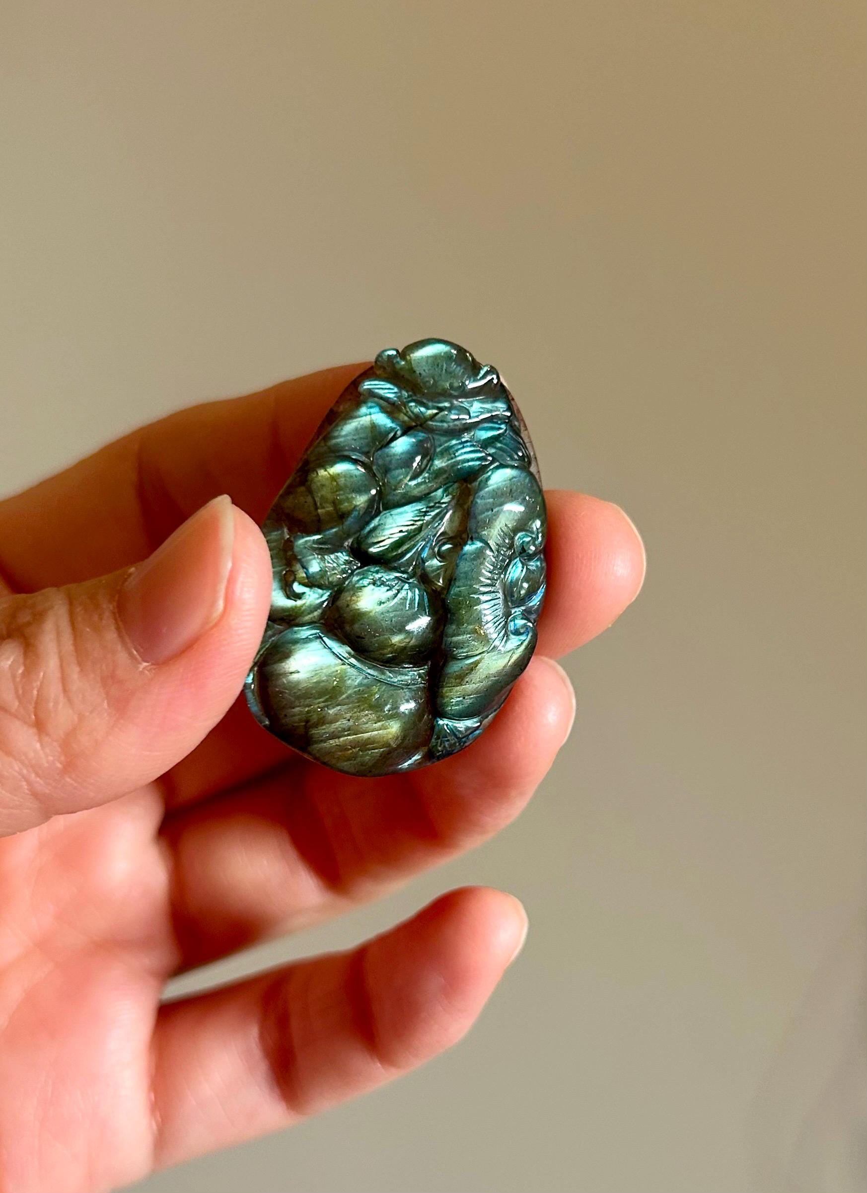 High quality labradorite Pendant, Fire Flashy Labradorite Hand Carved Gemstone Pendant  (26-121)