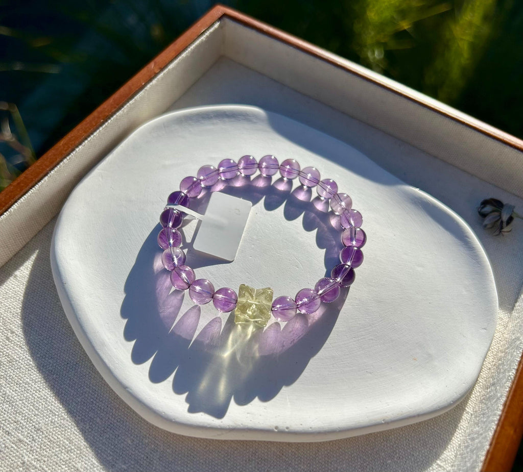 Super clean Amethyst beads bracelet featuring a high quality Libyan bead, fits up to 16.7cm wrist (26-140)