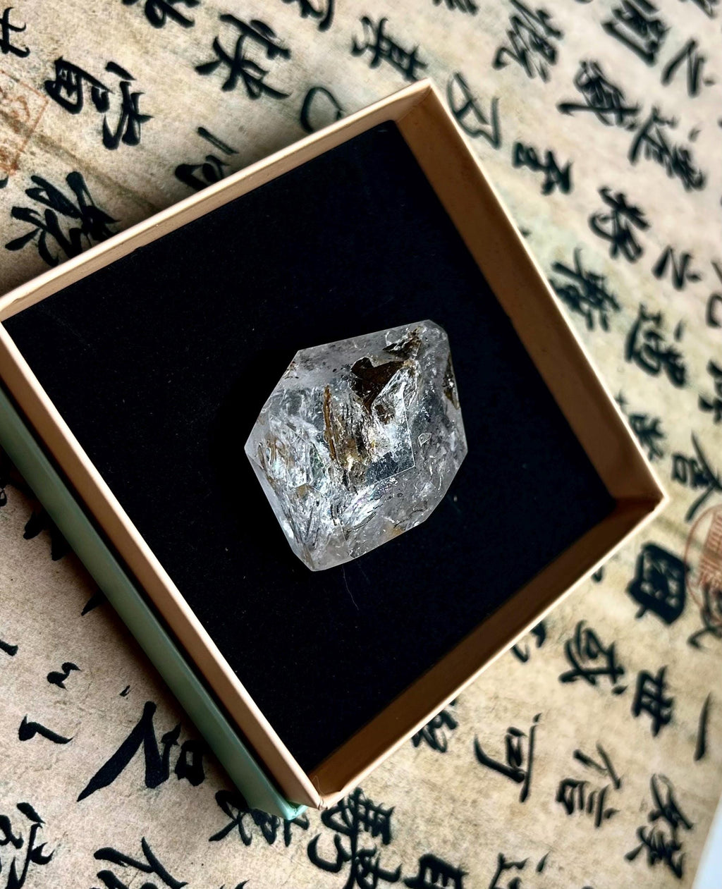 Healing Crystal, Large Double-Terminated Herkimer Diamond Enhydro Quartz with Moving Sand & Giant Bubble Inclusion(34.9g) (26-128)