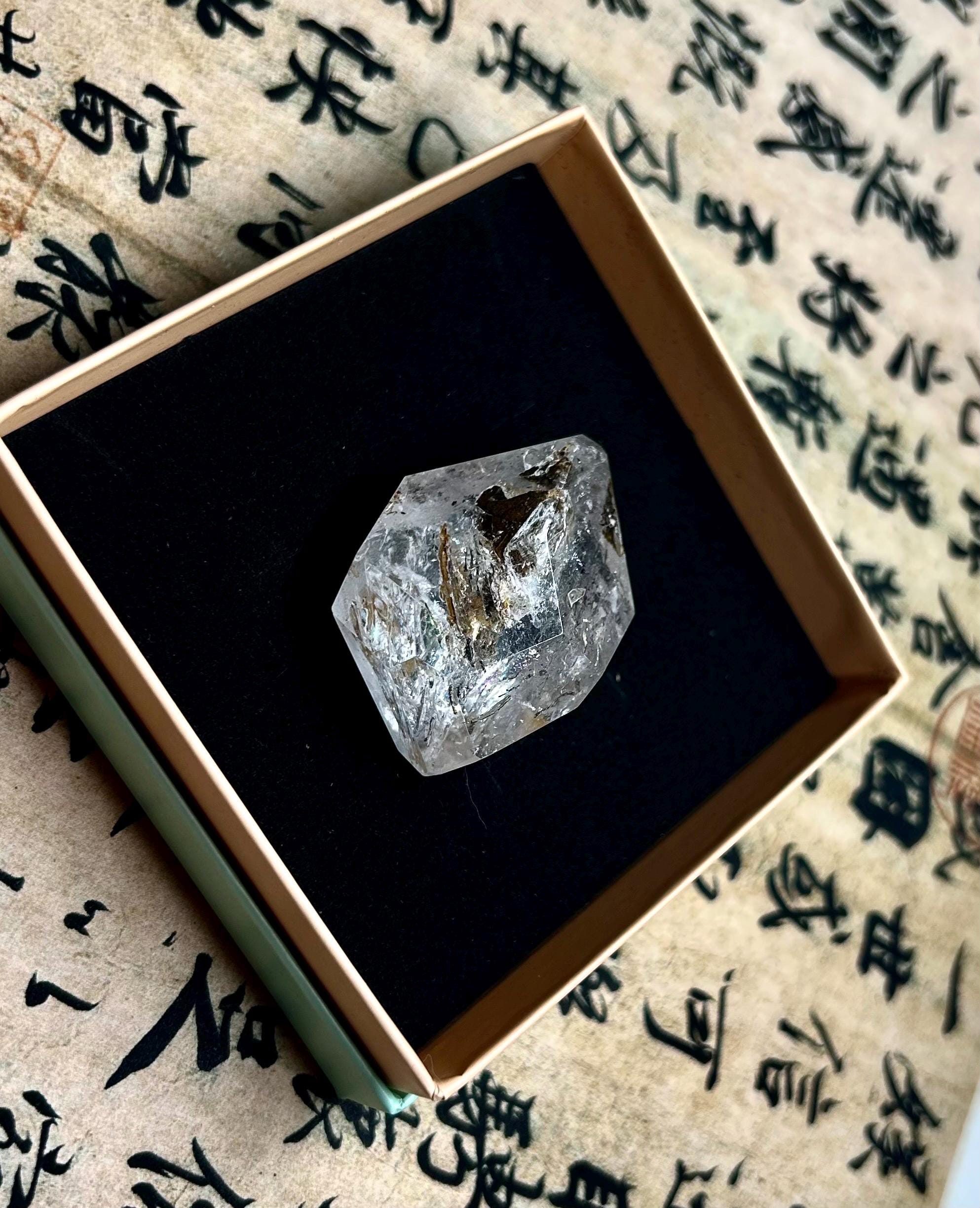Healing Crystal, Large Double-Terminated Herkimer Diamond Enhydro Quartz with Moving Sand & Giant Bubble Inclusion(34.9g) (26-128)
