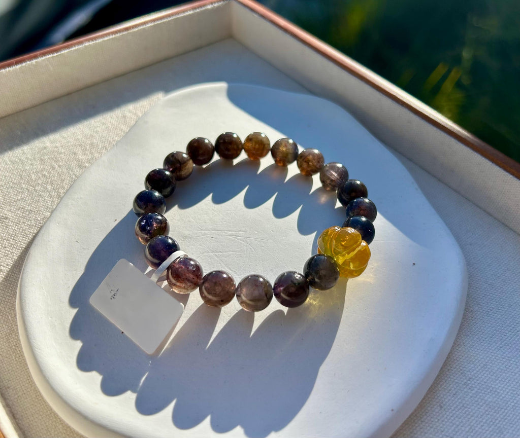 Sunstone iolite with Blood-Like Inclusions 10mm beads bracelet, featuring a tree wax carved squash, Fits up to 16.2cm wrist (26-149)