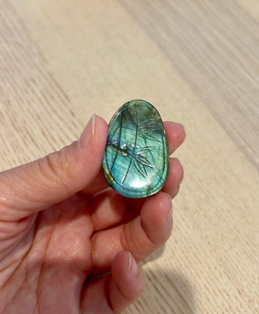 High quality labradorite Pendant, Fire Flashy Labradorite Hand Carved Gemstone Pendant  (26-121)