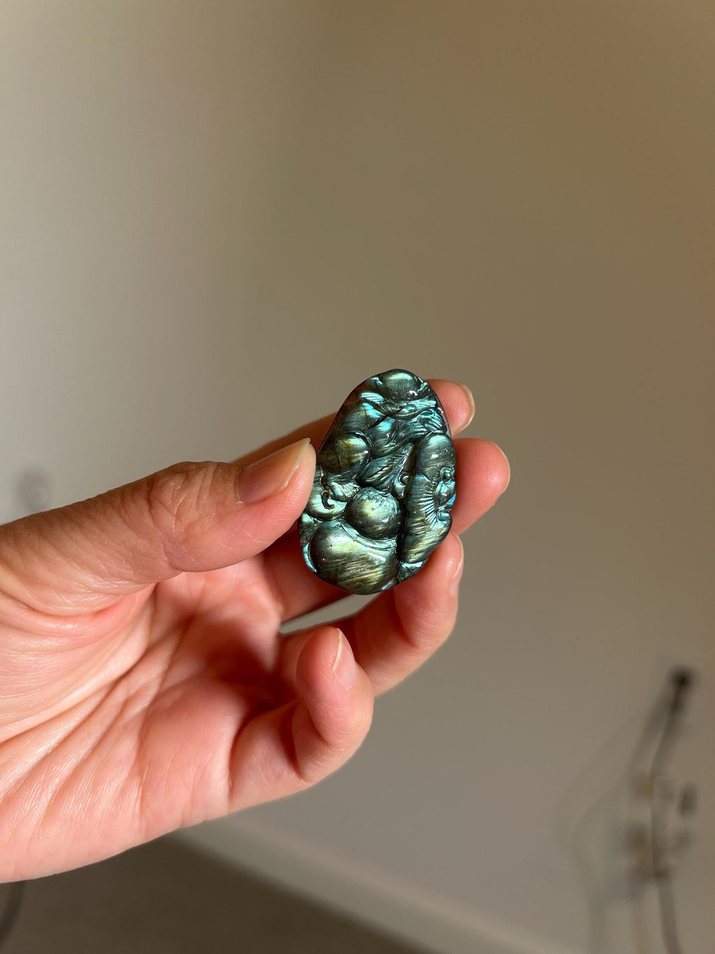 High quality labradorite Pendant, Fire Flashy Labradorite Hand Carved Gemstone Pendant  (26-121)