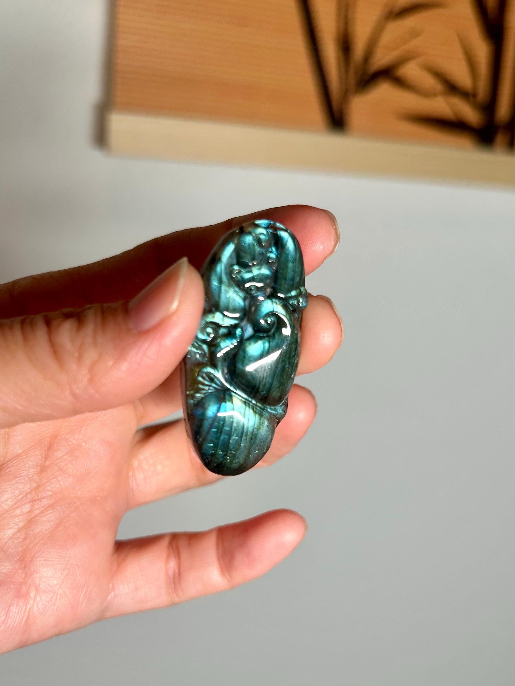 High quality labradorite Pendant, Fire Flashy Labradorite Hand Carved Gemstone Pendant  (26-125)