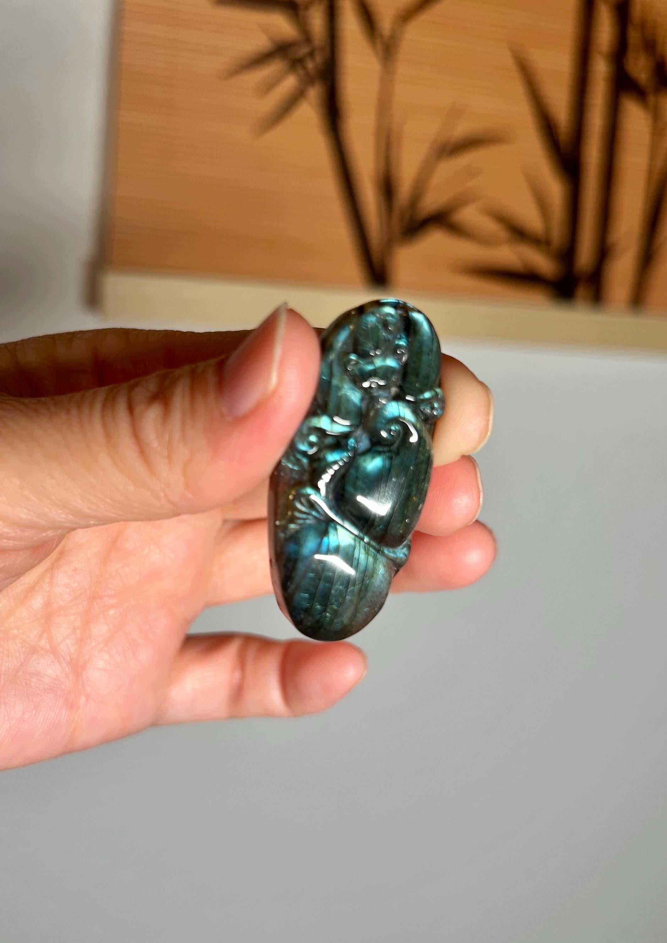 High quality labradorite Pendant, Fire Flashy Labradorite Hand Carved Gemstone Pendant  (26-125)