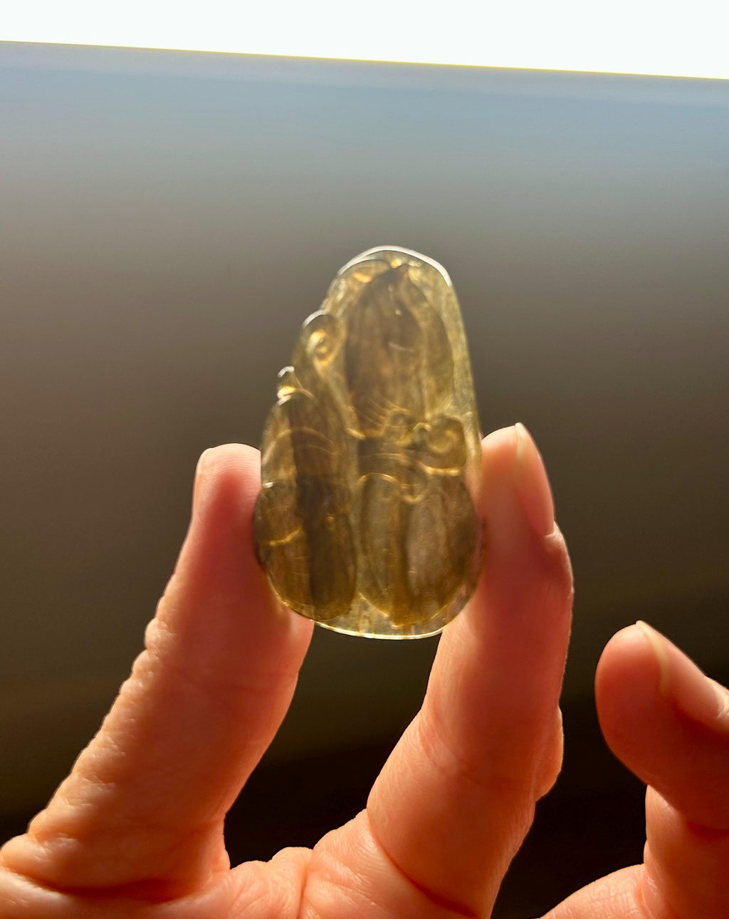 High quality labradorite Pendant, Fire Flashy Labradorite Hand Carved Gemstone Pendant  (26-124)