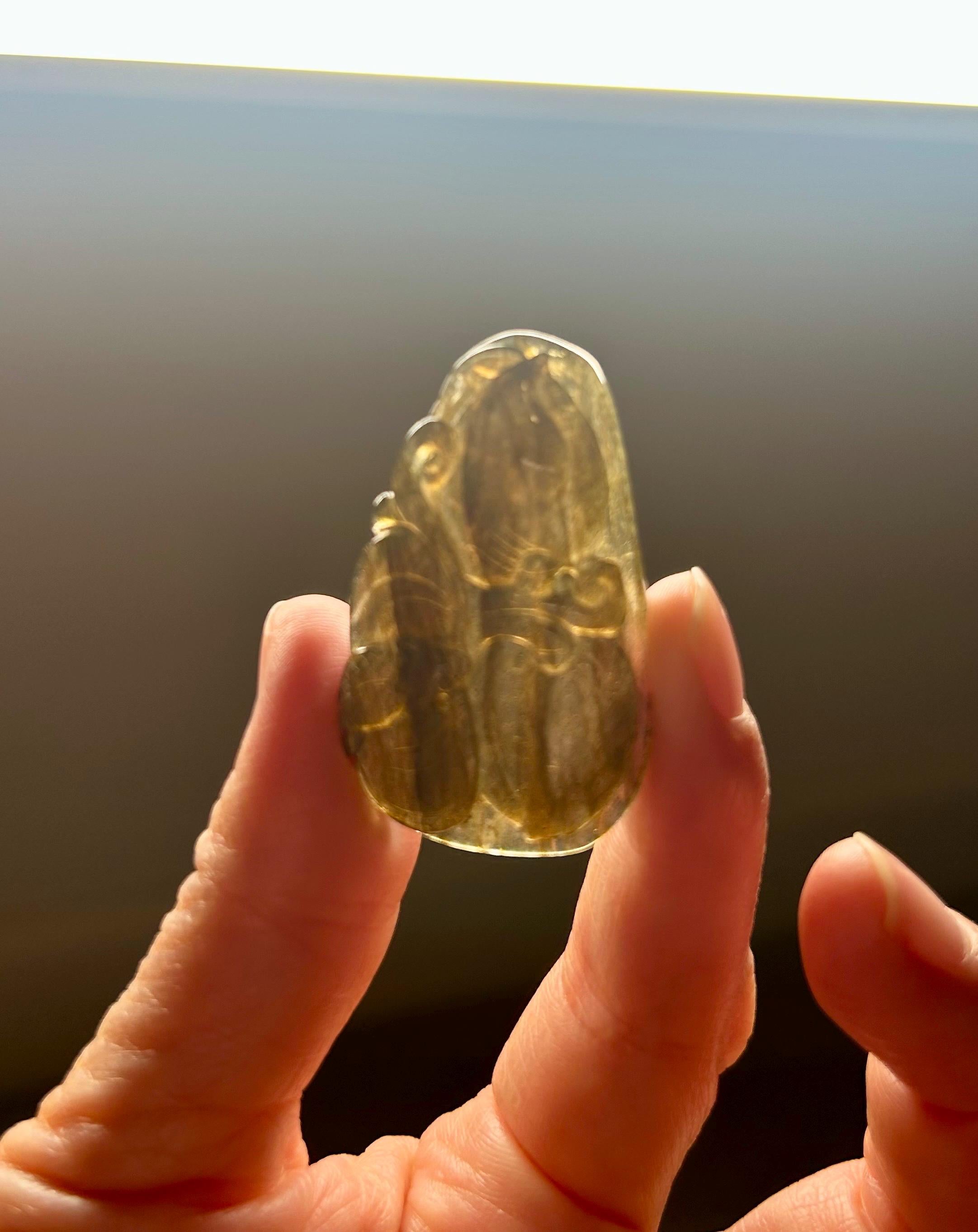 High quality labradorite Pendant, Fire Flashy Labradorite Hand Carved Gemstone Pendant  (26-124)