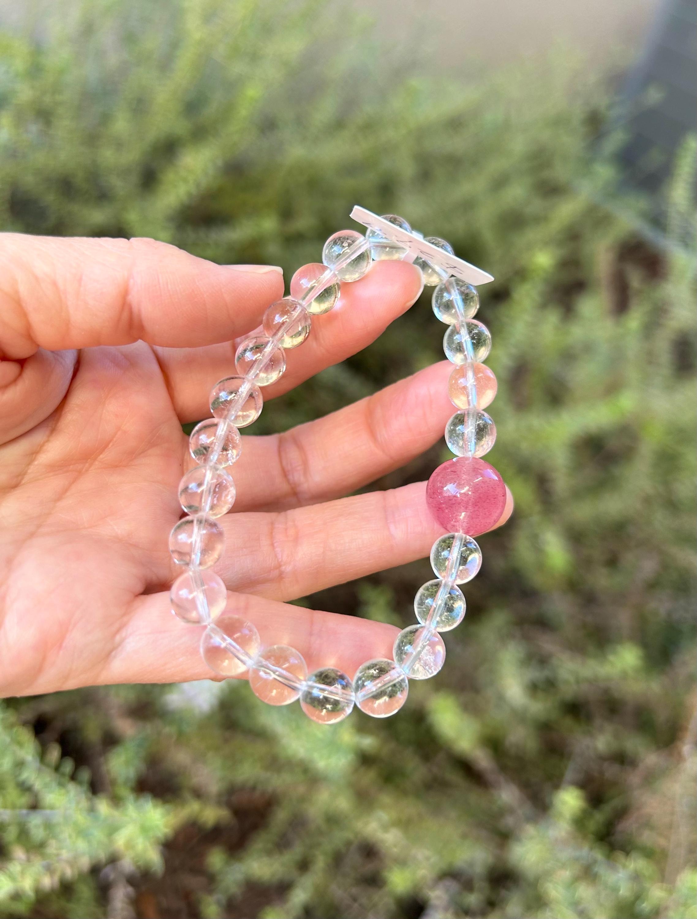 High Quality Clear quartz beads with 1 big strawberry quartz bead crystal bracelet, 8mm+ beads, fits up to 17cm wrist (26-025)