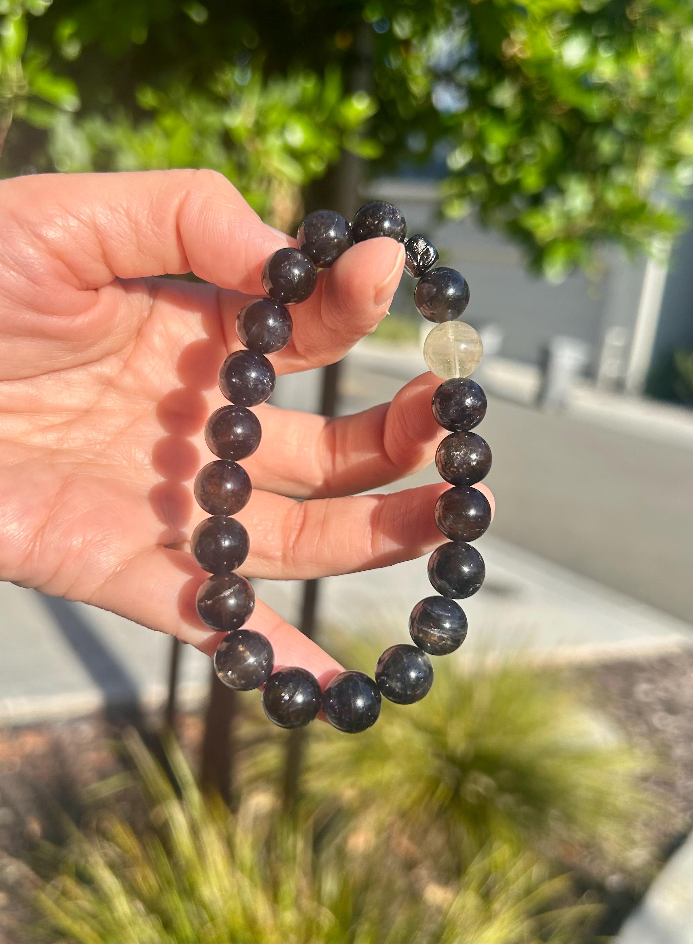 Natural Cordierite/Iolite with visible inclusions  Bracelet with one Libyan and Gibeon Meteorite, 10mm+ beads, fits up to 17cm wrist 25-224