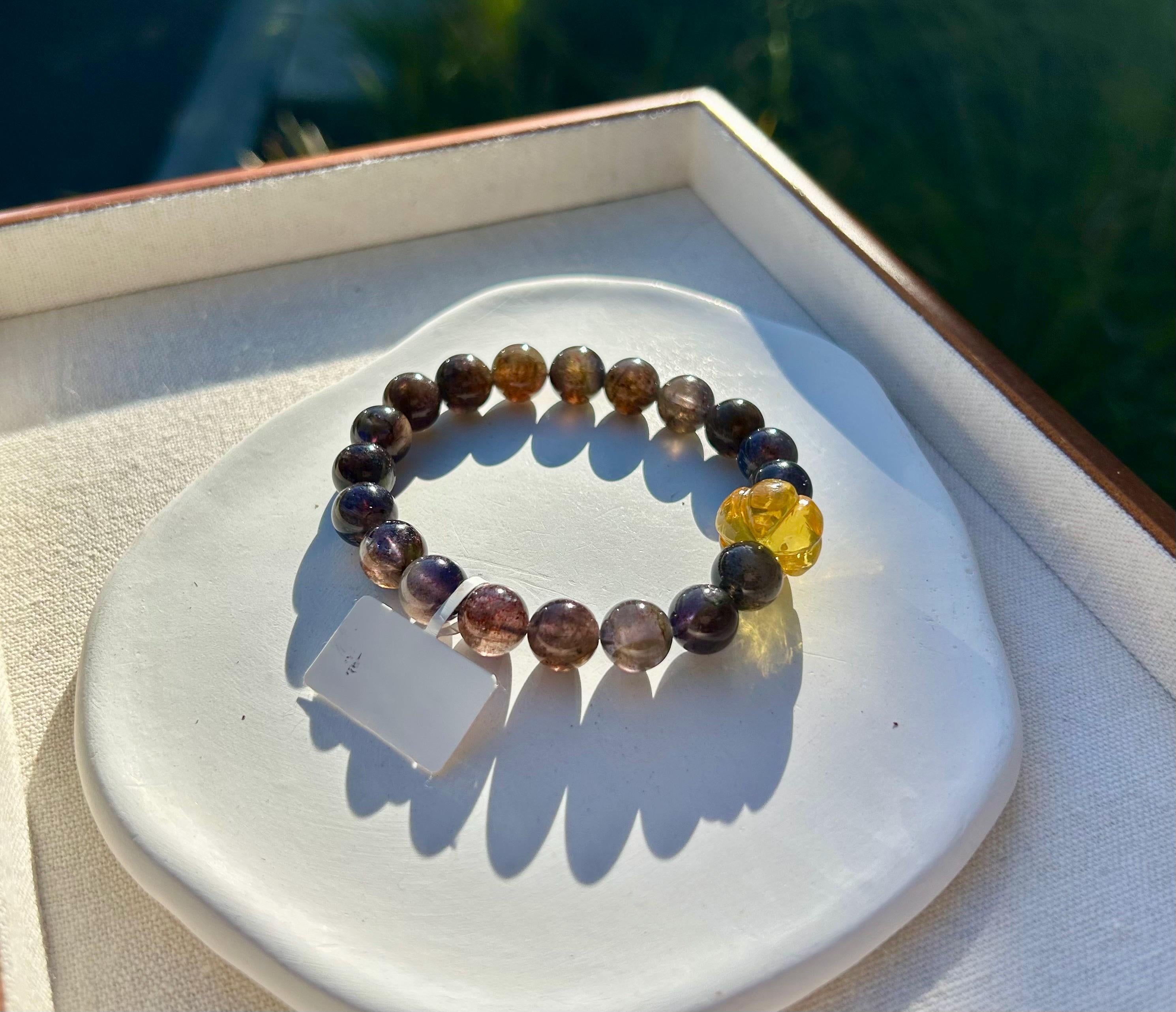 Sunstone iolite with Blood-Like Inclusions 10mm beads bracelet, featuring a tree wax carved squash, Fits up to 16.2cm wrist (26-149)
