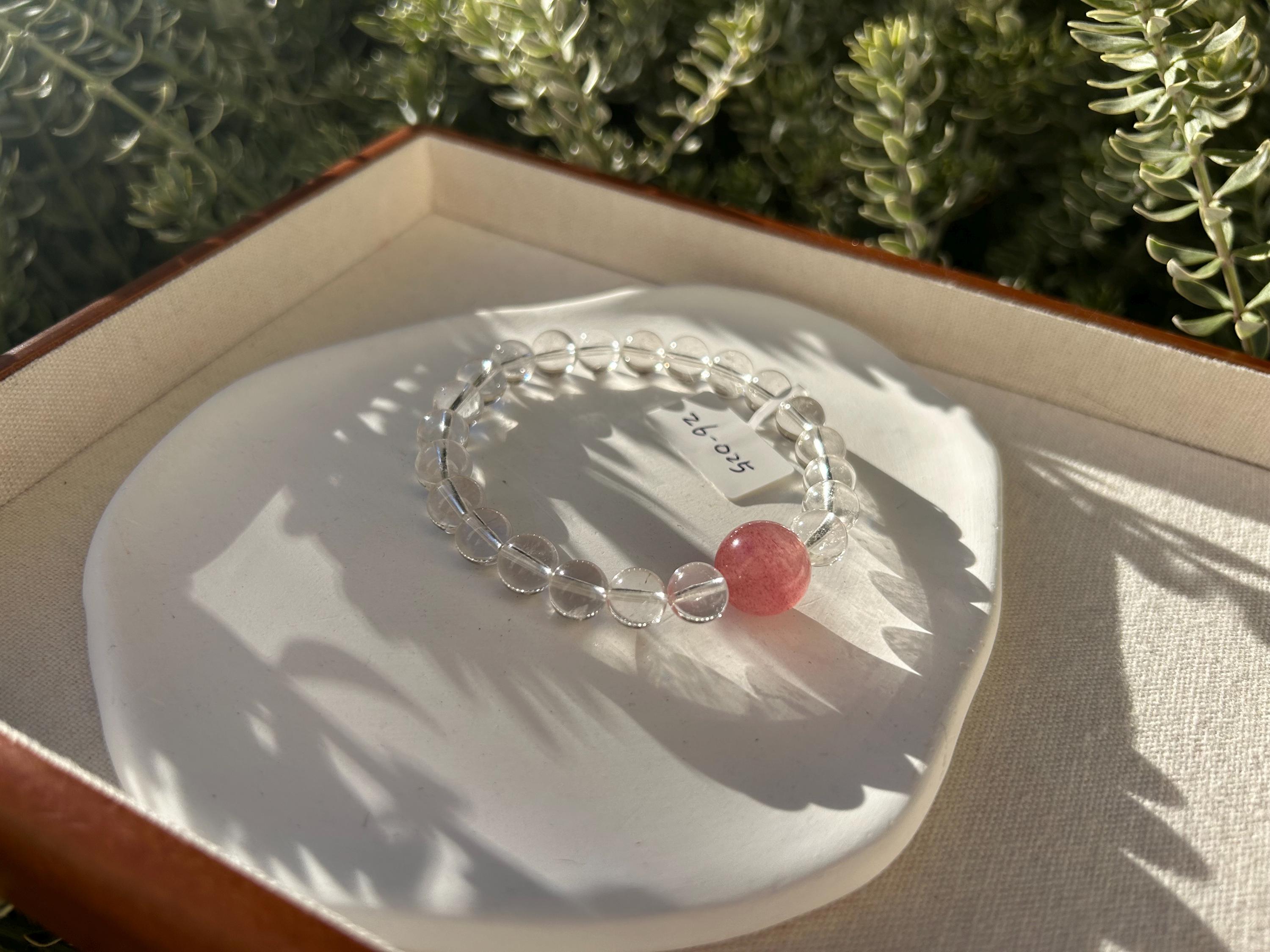 High Quality Clear quartz beads with 1 big strawberry quartz bead crystal bracelet, 8mm+ beads, fits up to 17cm wrist (26-025)
