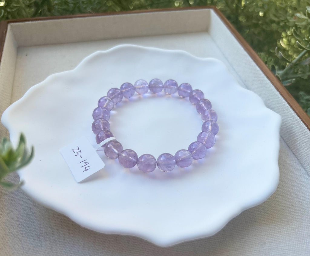 Lavender color amethyst beads bracelet, Amethyst Bracelet, 9mm beads, fits up to 16.8cm wrist. (25-194)